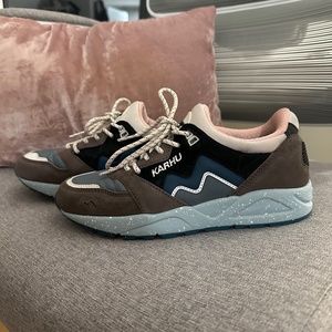 KARHU Aria 95 Plum Kitten / Jet Black Unisex US Size 5.5 sneakers shoes